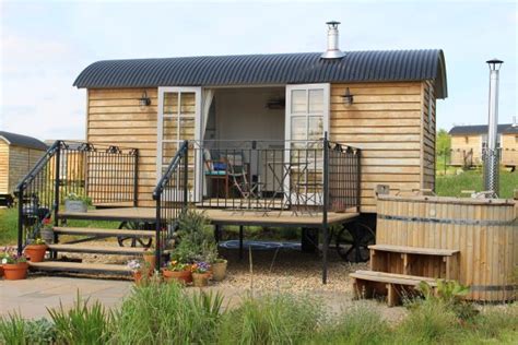 Home / Luxury glamping / Shepherd huts / Hideaway / .